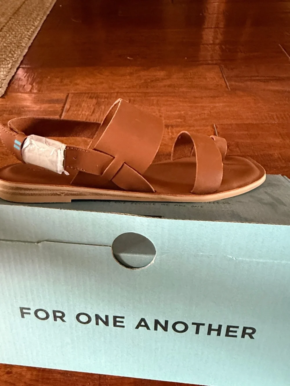 Toms Freya Tan Leather Slide Sandals NWT New Size 9 - Picture 3 of 7